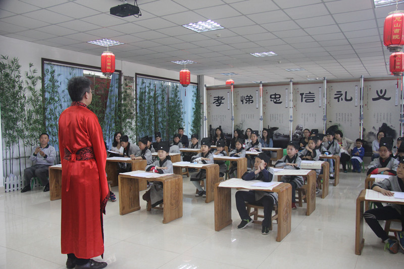 誦經(jīng)典學(xué)美德樹(shù)理想 青島以活動(dòng)為抓手推廣少兒閱讀與國(guó)學(xué)教育